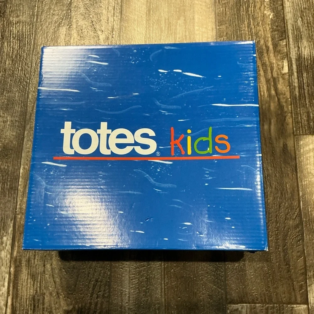 Totes Kids Black and Gray Snow Boots Size 1